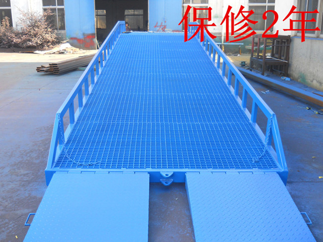 移動(dòng)式登車橋 集裝箱裝卸貨平臺(tái) 移動(dòng)式登車橋 集裝箱裝卸貨平臺(tái)